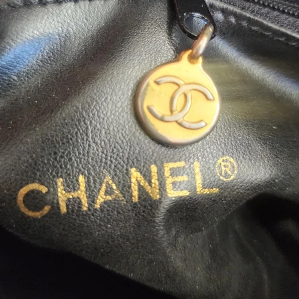 Authentic vintage CHANEL black quilted Matelasse lambskin tote bag with COA - Picture 5 of 16